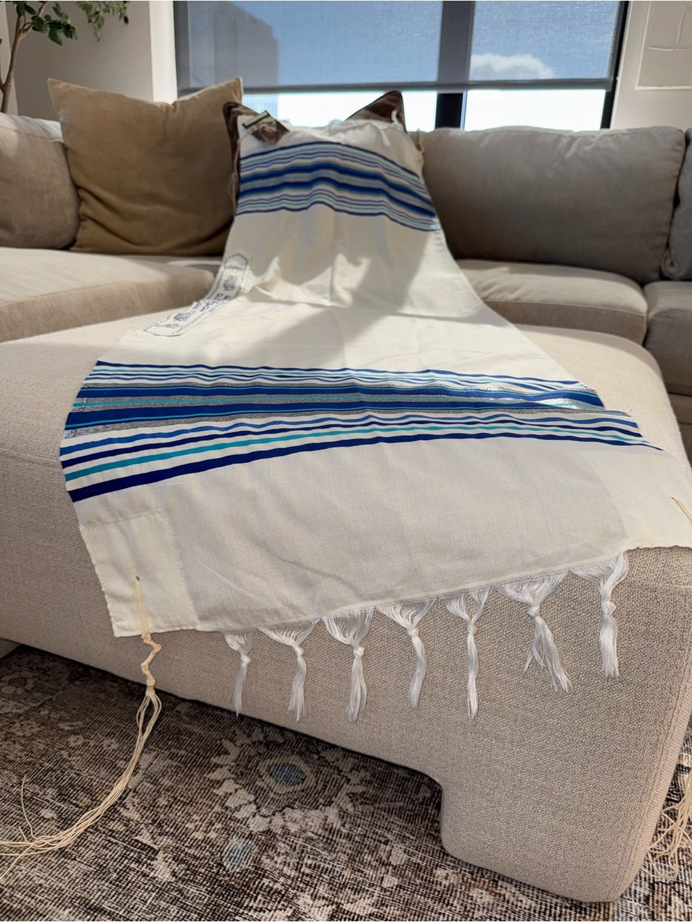 Judaism White & Blue Striped Tallit
Prayer Shawl with Tzitzit Fringes
Talitnia
